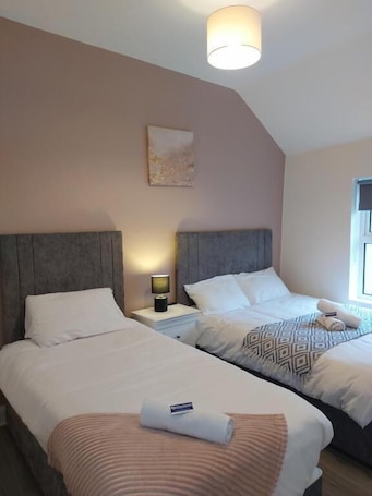 City Apartment | 4 bedrooms, free WiFi, bed sheets