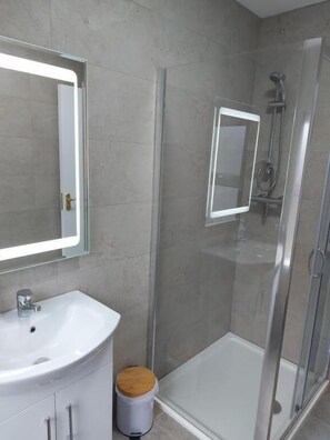 Bathroom - 4 Eyre Square Lane (Galway)