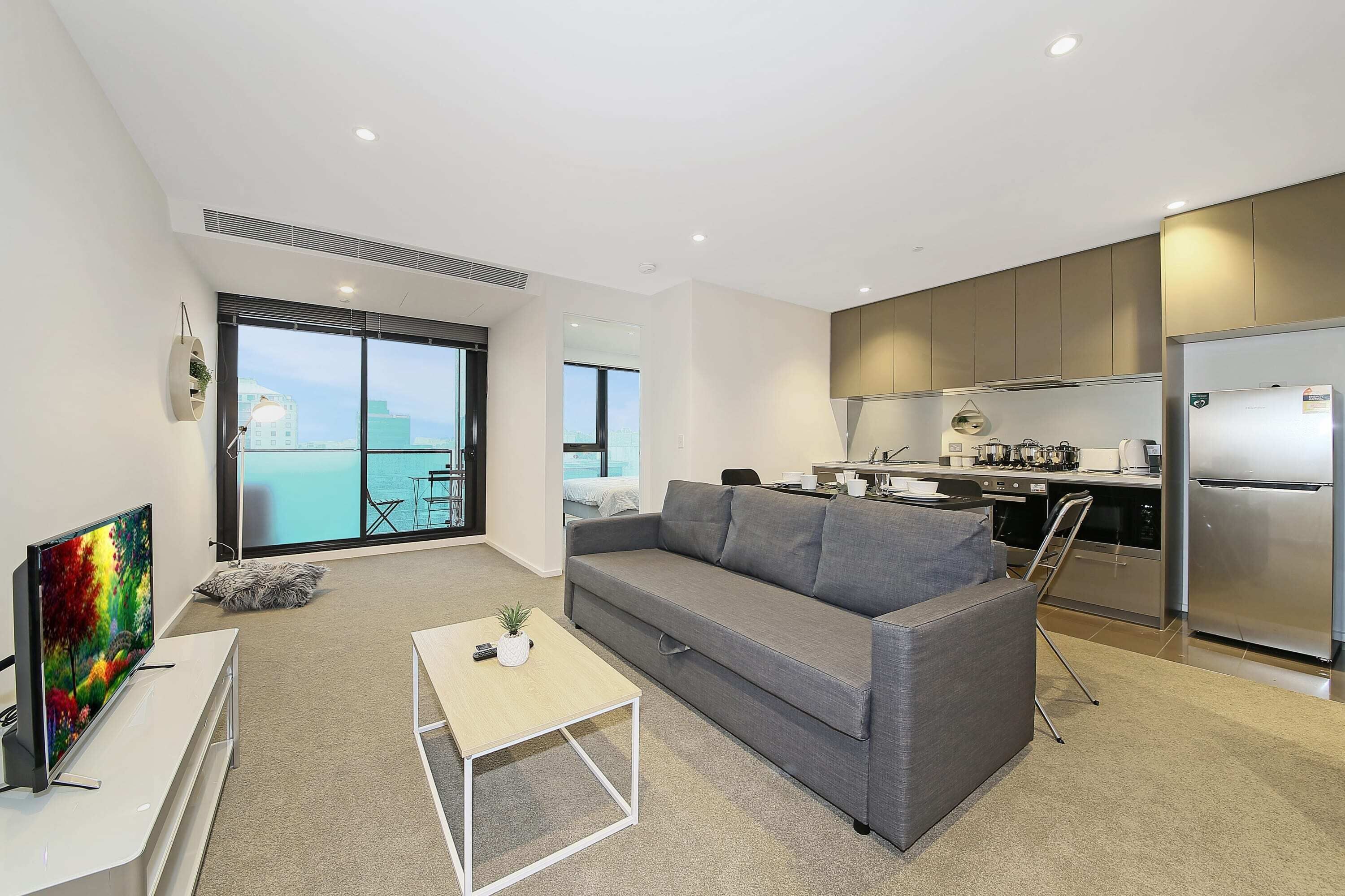 A Central Apt Near Southern Cross with City Views