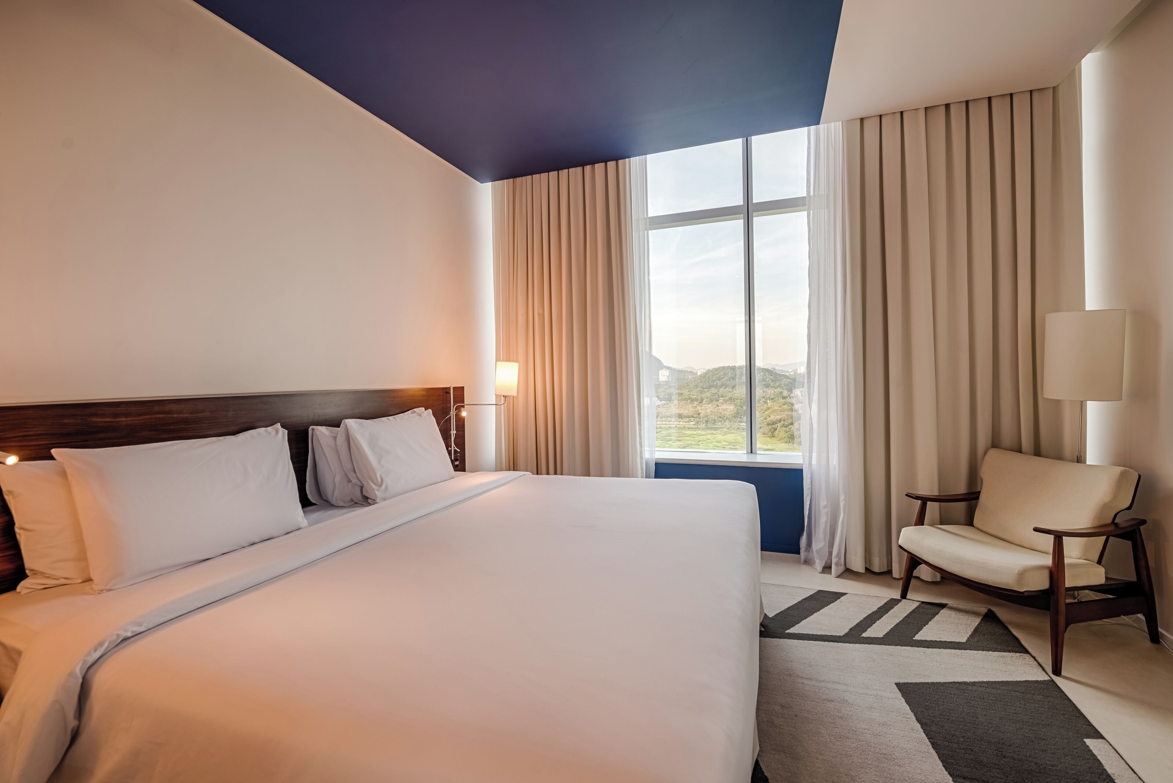 Studio Suite, 1 King Bed, Non Smoking | Minibar, in-room safe, laptop workspace, blackout drapes