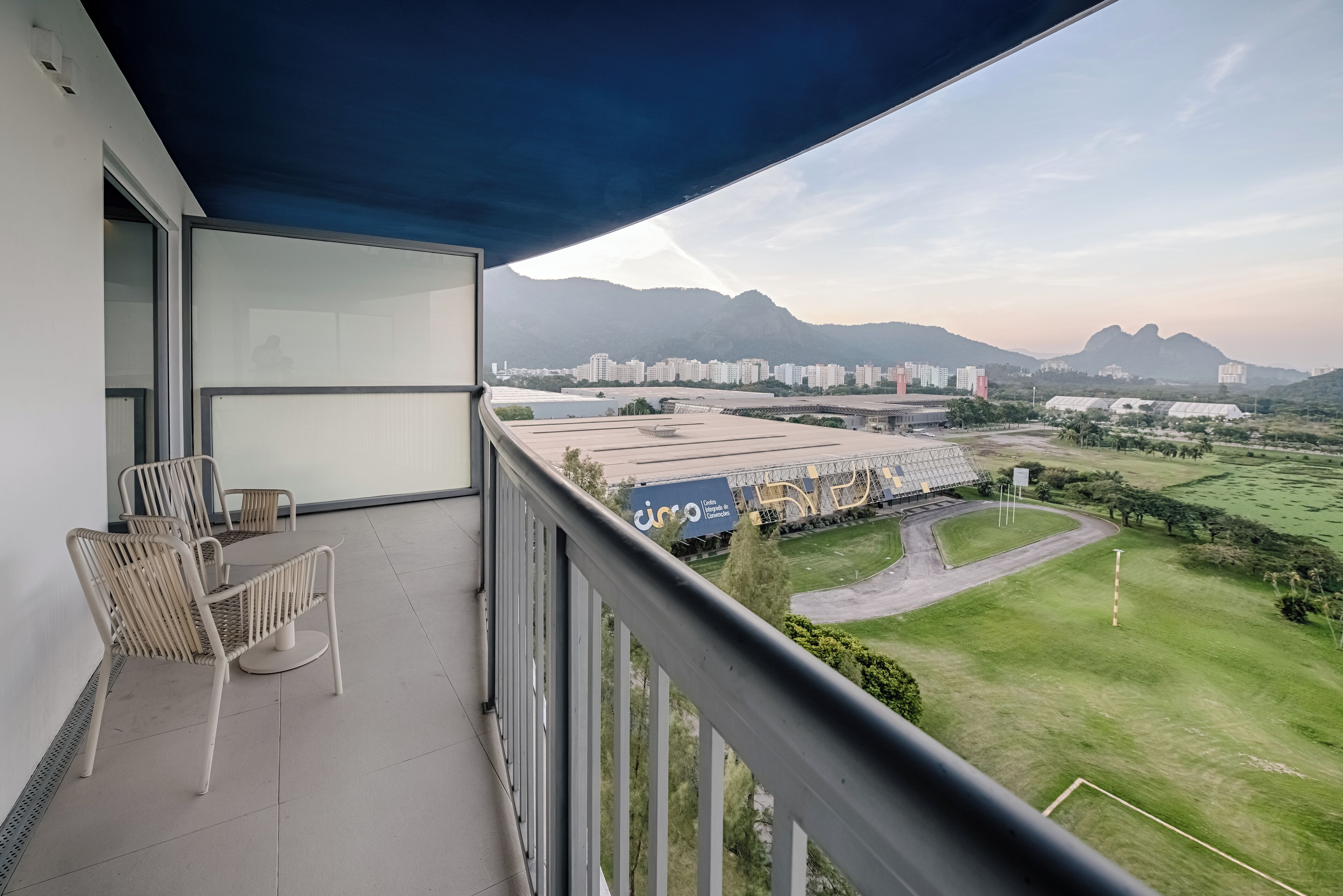 Quarto luxo, 1 cama Queen, para não fumantes | Sacada