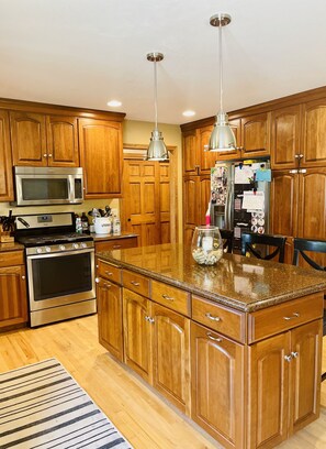 Fridge, microwave, oven, stovetop - Beautiful Home Available for EAA AirVenture 2026! (Oshkosh)
