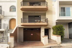 Exterior detail - Pool and Sea, charming Merill Apart 5 (Mellieha)