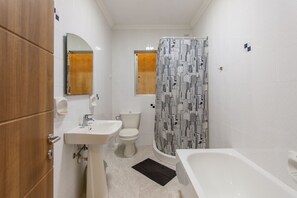 Familienapartment, Mehrere Schlafzimmer (Sunny pool and terrace - Merill nb1) | Badezimmer