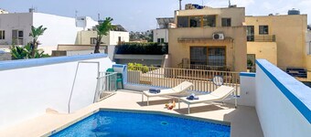 Pool and Sea, charming Merill Apart 5