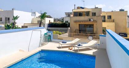 Pool and Sea, charming Merill Apart 5