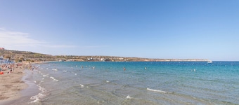 Pool and Sea, Penthouse Merill Apart 7
