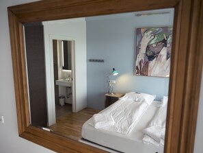 3 bedrooms, travel crib, free WiFi, bed sheets