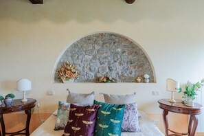 5 bedrooms, iron/ironing board, bed sheets