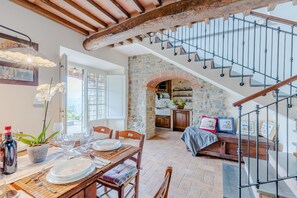 Dining - Tuscan Fizz, a traditional Stone Farmhouse with Private Pool and Amazing View among the Vineyards in Lucca (Lucca)