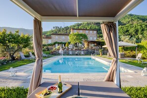 Pool - Tuscan Fizz, a traditional Stone Farmhouse with Private Pool and Amazing View among the Vineyards in Lucca (Lucca)
