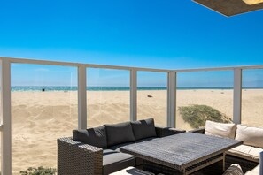 Beach - 1015MBR -OCEANFRONT 5 bedroom 4 bath SLEEPS 10 (Oxnard)