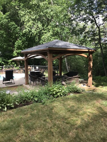 Alton Bay 2 Bed Room Cottage with Dock