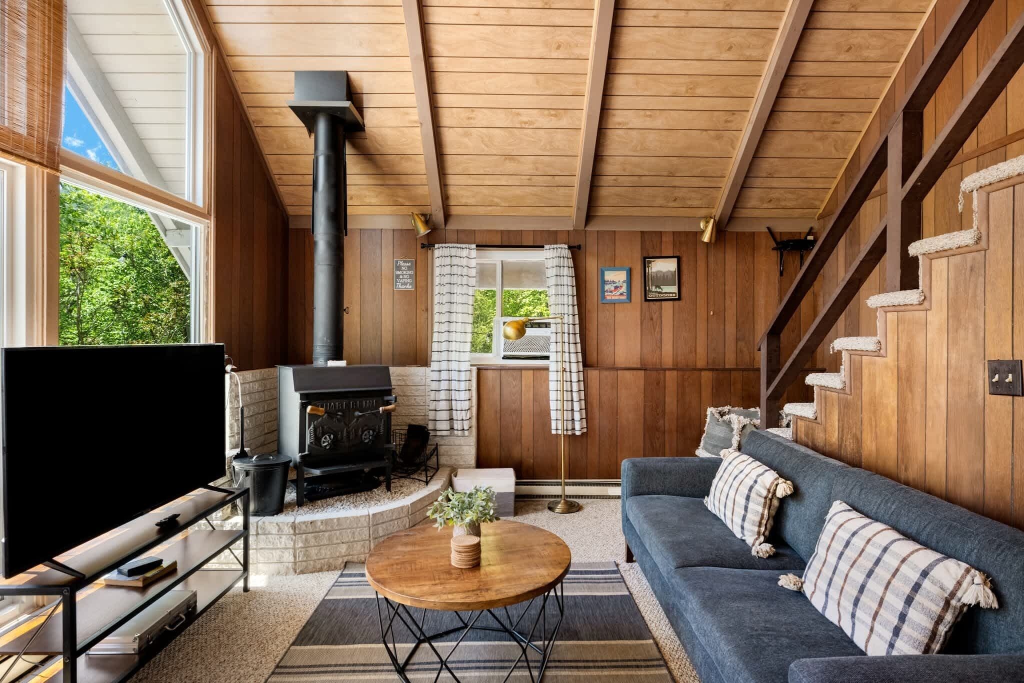 Fernseher, Kamin, Arbeitsbereiche