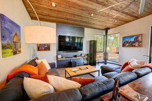 TV, fireplace, DVD player, stereo