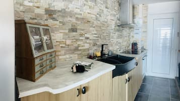 Fridge, oven, stovetop, toaster