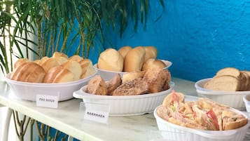 包每日自助早餐