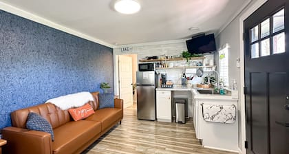Cozy tiny home cabin in Eva, TN near Kentucky Lake
