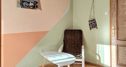 Central and bright condo..5 min. from the beach.
