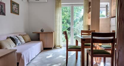 Central and bright condo..5 min. from the beach.