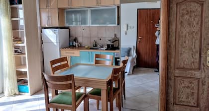 Central and bright condo..5 min. from the beach.