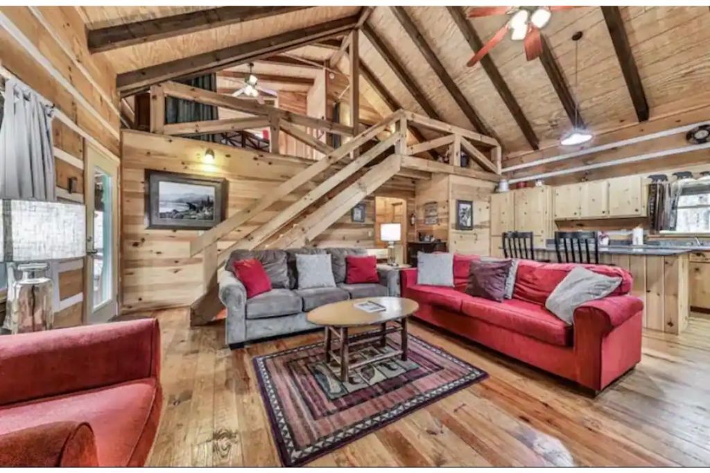 New! Three Honey Bears Cabin with private Hot Tub!