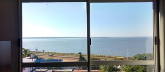 Hermoso Departamento Con Vista al Río y Parrilla