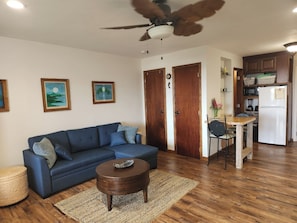 TV - Sapphire House - GENERATOR !!  We are just a short Walk to Sapphire Beach (St Thomas)