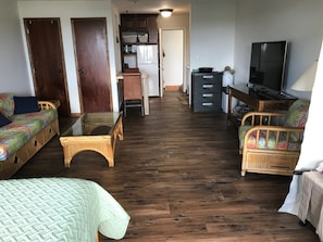 Een strijkplank/strijkijzer, gratis wifi, beddengoed