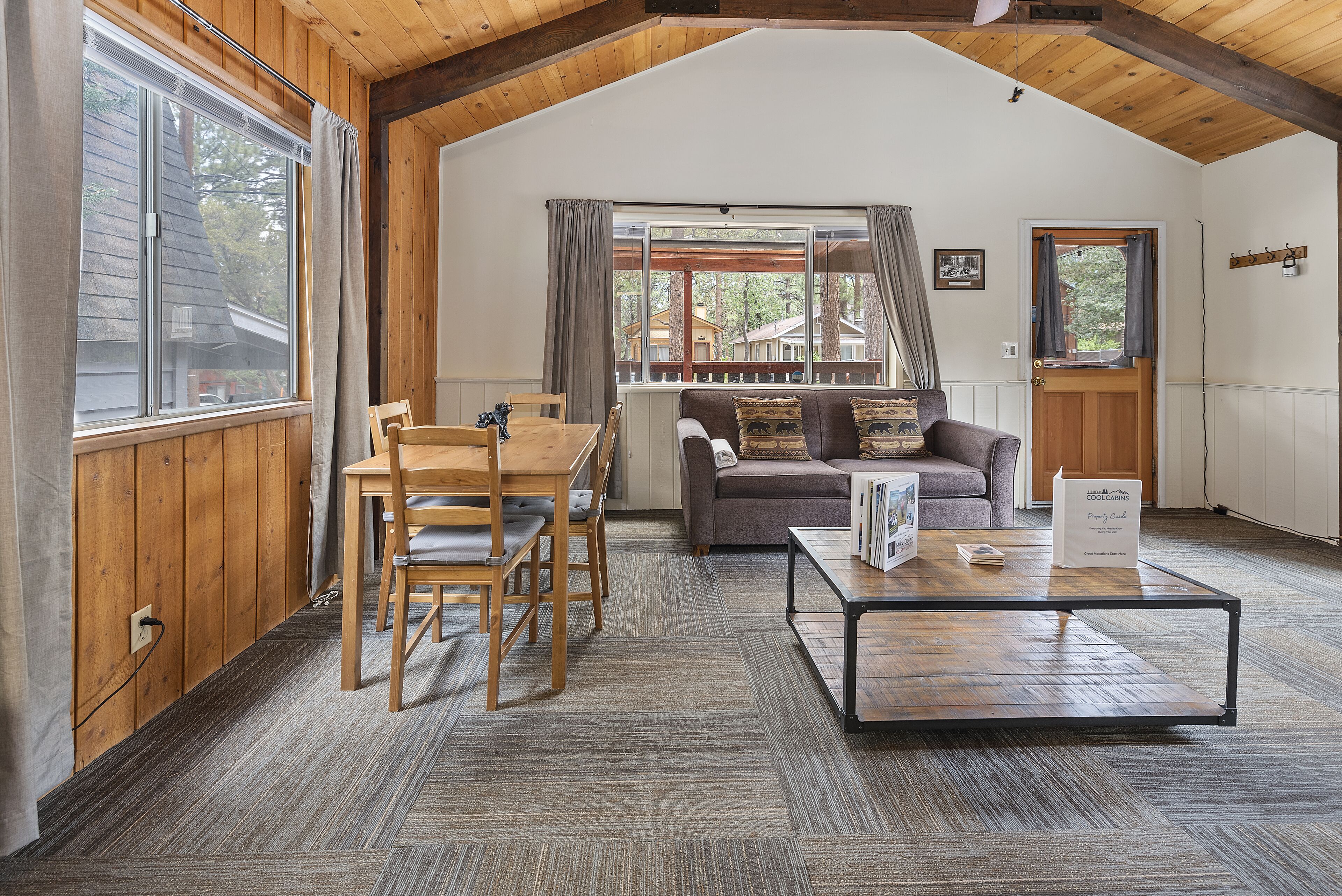 Encanto - Classic Mountain Cabin Tastefully Renovated! Game Consoles, Fenced Yard! - Big Bear, CA
