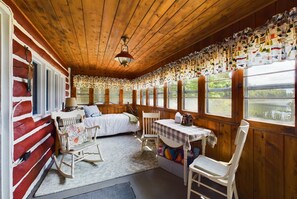 1 bedroom, WiFi, bed sheets - Hemlock Cove-Ostrander Lakefront Cabin-Boats-In the Woods (Wetmore)