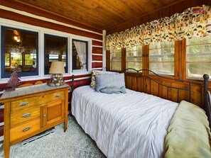 1 bedroom, WiFi, bed sheets - Hemlock Cove-Ostrander Lakefront Cabin-Boats-In the Woods (Wetmore)