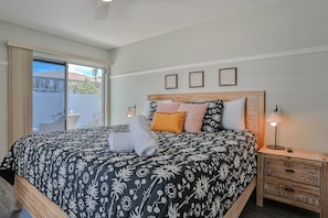 3 bedrooms, Internet, bed sheets - Renovated home w/fenced yard, brand-new pool, spa, foosball - steps to beach (Holmes Beach)