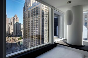 Premium Room, 1 King Bed (View) | Premium bedding, pillowtop beds, in-room safe, desk