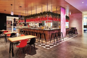 Breakfast, lunch and dinner served  - citizenM Chicago Downtown (Chicago)