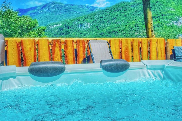 Bain à remous extérieur