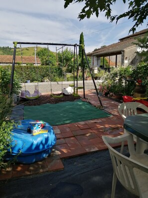 Children's area - Air-conditioned vacation home in the countryside in a large family home (Gensac-sur-Garonne (31310))