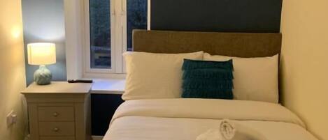 Rumah Kota | 2 kamar tidur, Wi-Fi gratis, dan seprai linen