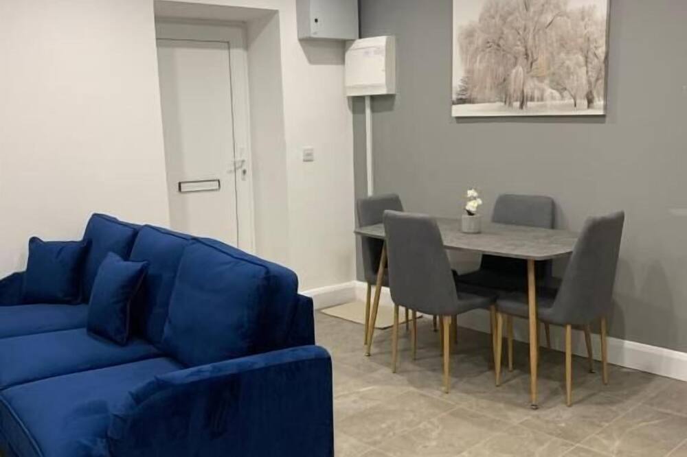 5 Eyre Square Lane