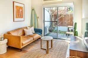 TV - ★ Sunny Terrace in the Heart Of Bondi Beach ★ (Bondi Beach)