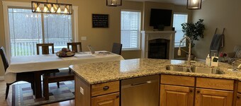 Traverse City all-season 4bd modern farmhouse family getaway ranch home!