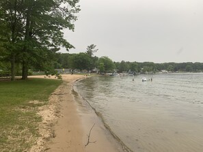 Plage à proximité, chaise longue