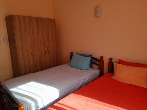 2 bedrooms, in-room safe, iron/ironing board, free WiFi