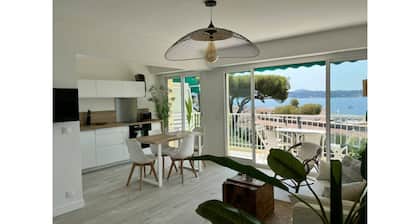 Charmant T2, 46m2, central : vue, parking, mer Ă 200m