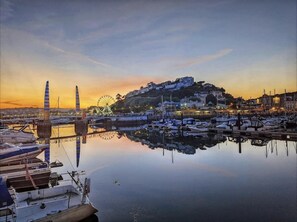 Apartment | Marina - Lovely Apartment 1 King 4 Single Beds (Torquay)