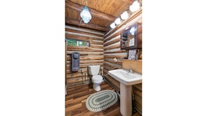Combined shower/tub, eco-friendly toiletries, hair dryer, towels - Small Timbers-riverfront log home, stunning view (Gold Bar)