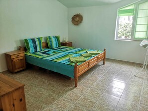 2 bedrooms, desk, iron/ironing board, free WiFi