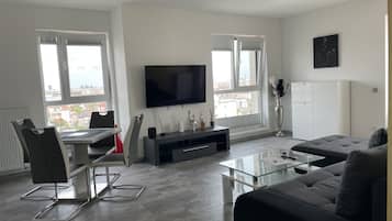 Grand Apartment | Living area | Smart TV, video game console, Netflix, pay films