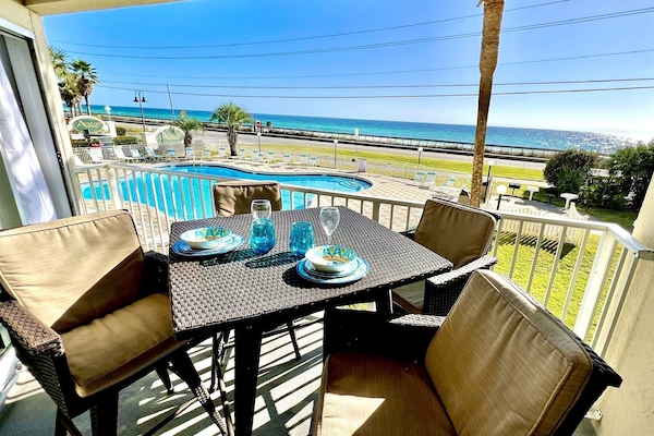 Walk out unto your balcony of the gulf from either your living or bedroom slider