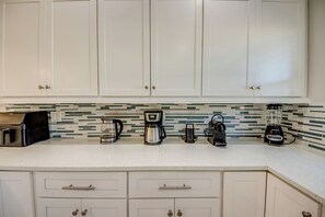 Interior - Villa Sunset Avenue - pool, pool table, water view, kayaks, modern (Cape Coral)